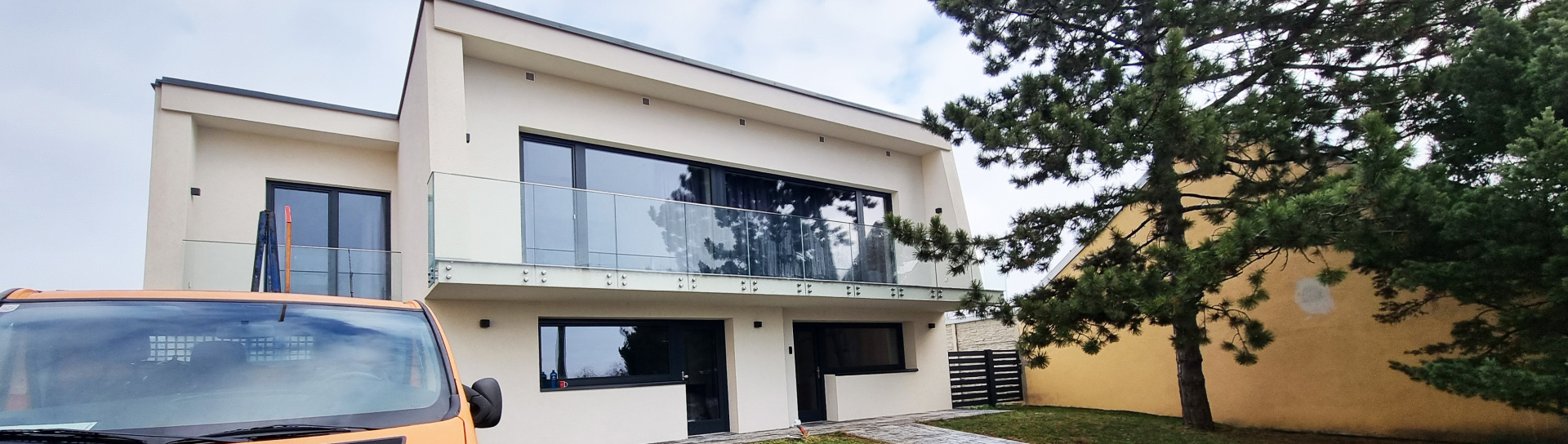 Luxusní skleněné zábradlí na míru na schody, balkony i terasy