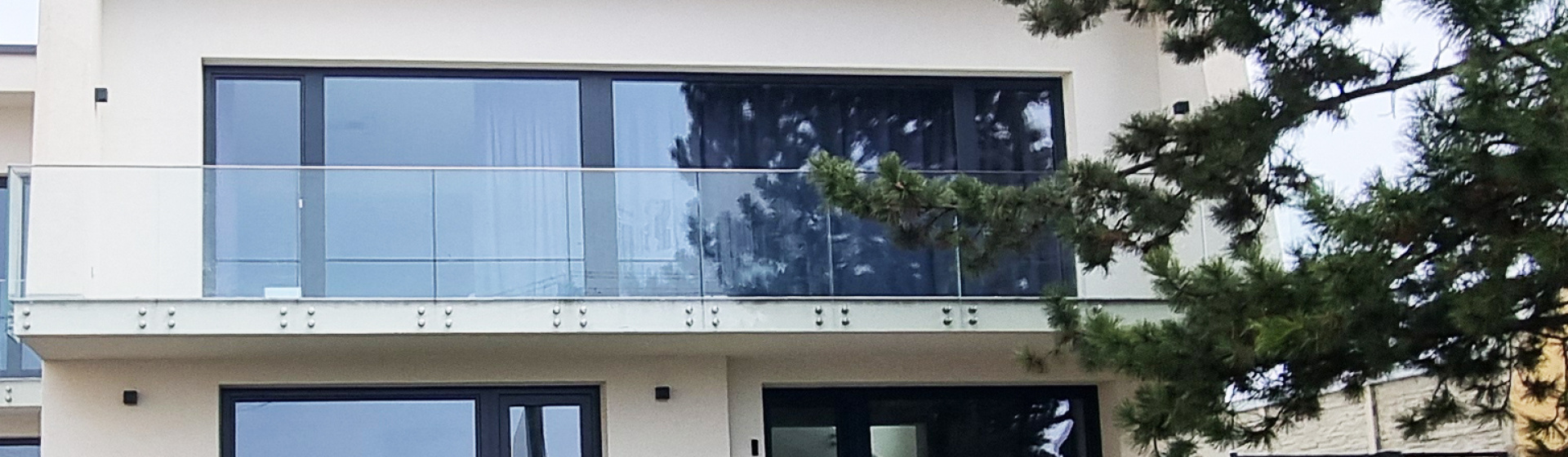 skleněné zábradlí s bodovými úchyty Znojmo