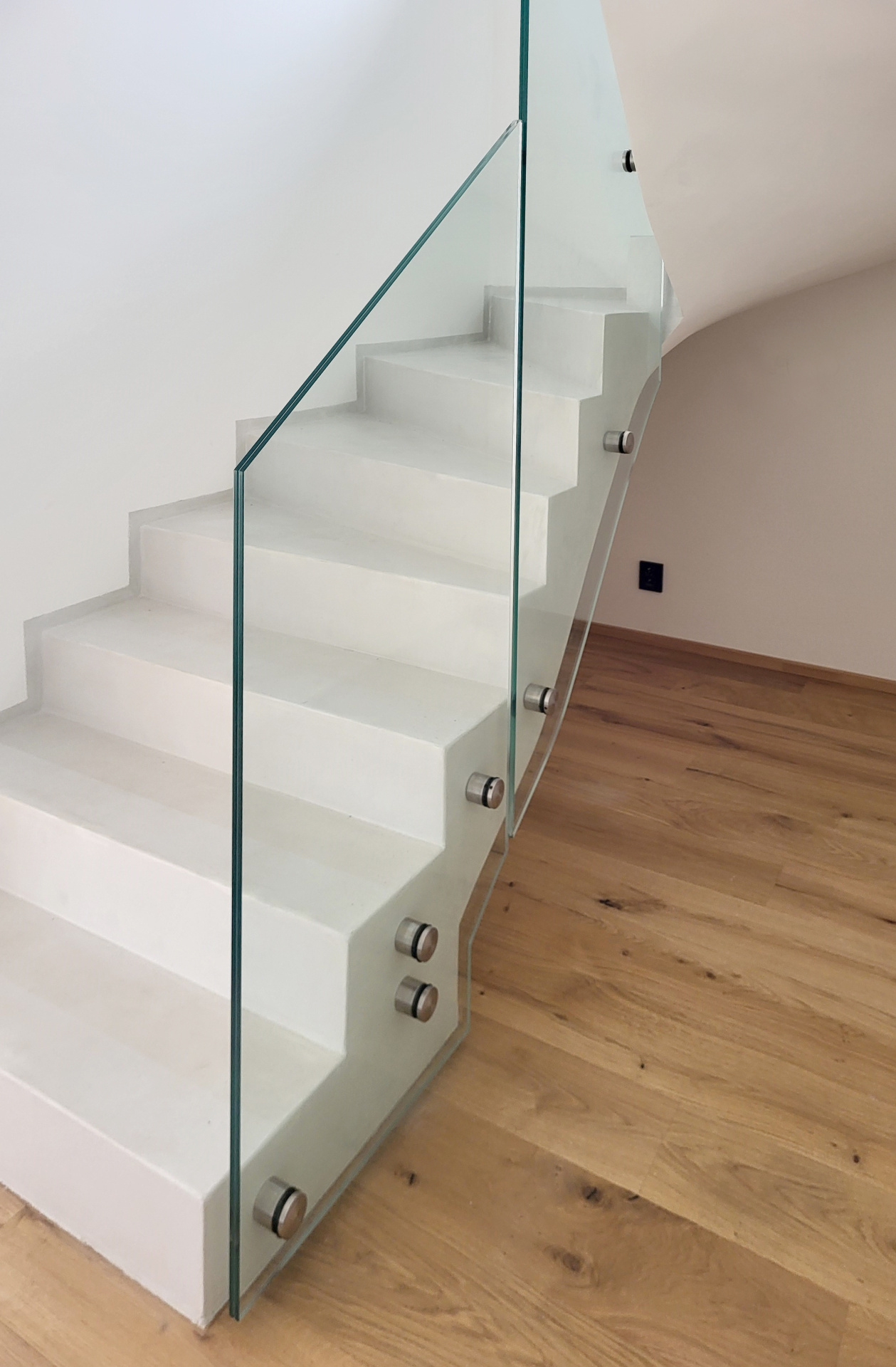 skleněné zábradlí s bodovými úchyty